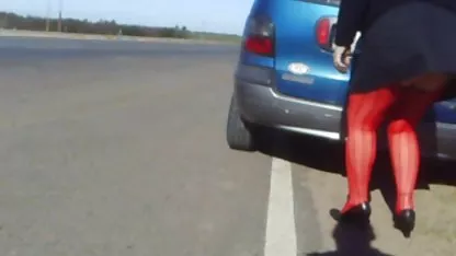 知っている少女の物語の2Dicks主演のノウハウ